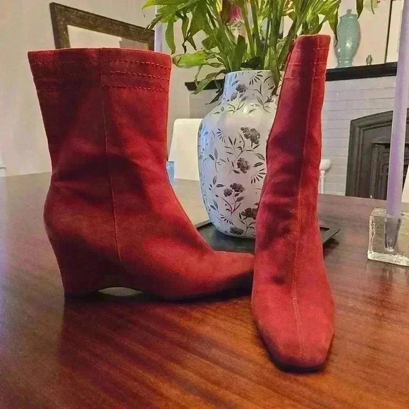 Bandolino Womens Suede Kitten Heel Wedge Square Toe Boots Maroon Red Size 10.5 - Picture 1 of 11